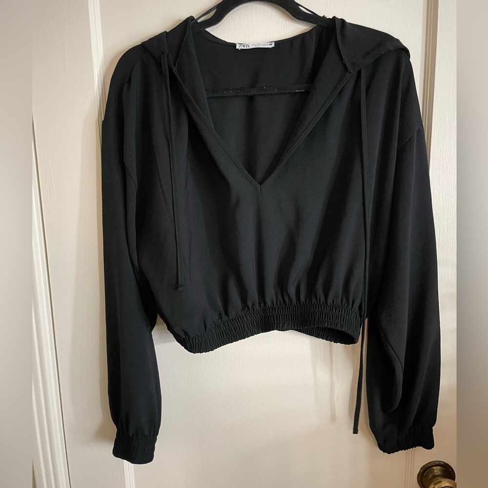 Cropped lightweight jacket, deep V